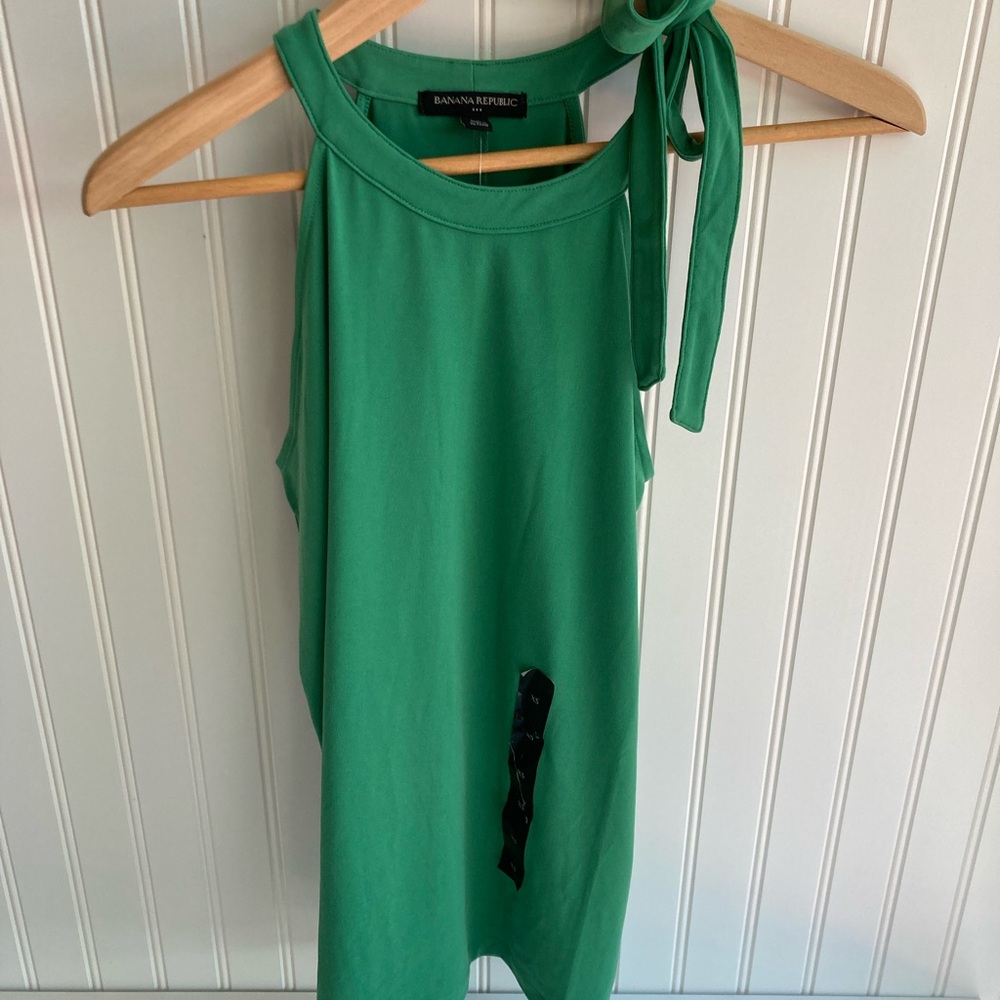 Banana Republic Sleeveless Tie Neck Green Top   New with Tags  Size XS